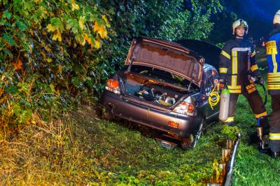 A81/Moeglingen: PKW kommt im Abfahrtsbereich von der Fahrbahn ab - Fahrer wird nur leicht verletzt